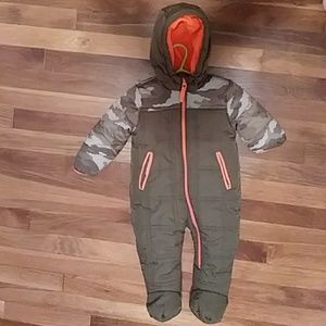 Very warm 6-9 month camo bunting suit
